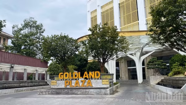Thanh tra thành phố Huế xác định có nhiều vi phạm trong quá trình thực hiện dự án tòa nhà Goldland ở đường Lý Thường Kiệt. (Ảnh: Quang Tiến)