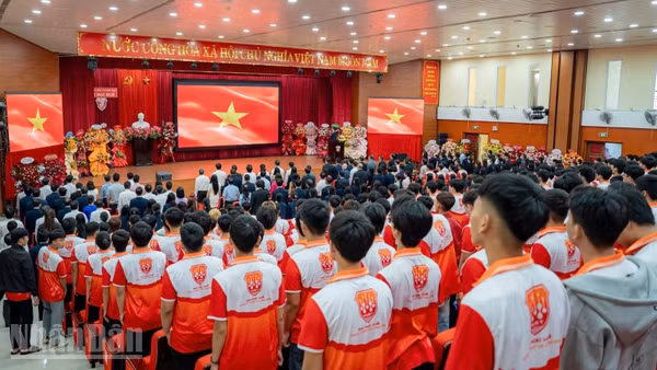 Sáng 16/10, Đại học Huế công bố quyết định thành lập Trường Kỹ thuật và Công nghệ. (Ảnh: Quang Tiến)