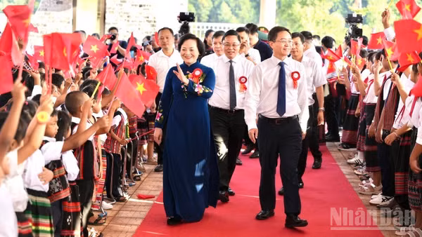 Phó Thủ tướng Chính phủ Phạm Thị Thanh Trà dự Lễ khánh thành, khai giảng tại Trường phổ thông liên cấp A Lưới 3, thành phố Huế. (Ảnh: N.Hiếu)