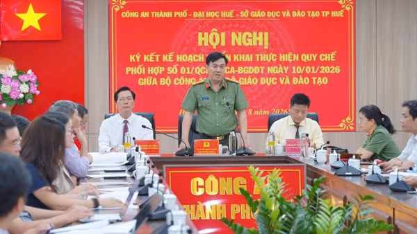 Ngành công an và giáo dục đang phối hợp để xây dựng môi trường giáo dục an toàn, lành mạnh. (Ảnh: Công an thành phố Huế)