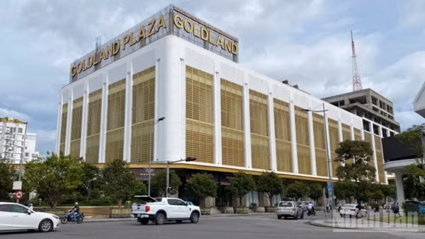 Tòa nhà Goldland Plaza tại số 14, 16, 18, 20 đường Lý Thường Kiệt thuộc Trung tâm thành phố Huế. (Ảnh: QUANG TIẾN)