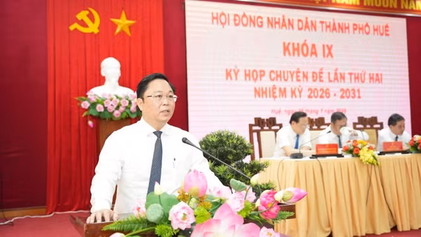 Đồng chí Lê Trí Thanh phát biểu nhận nhiệm vụ trước Hội đồng nhân dân thành phố.