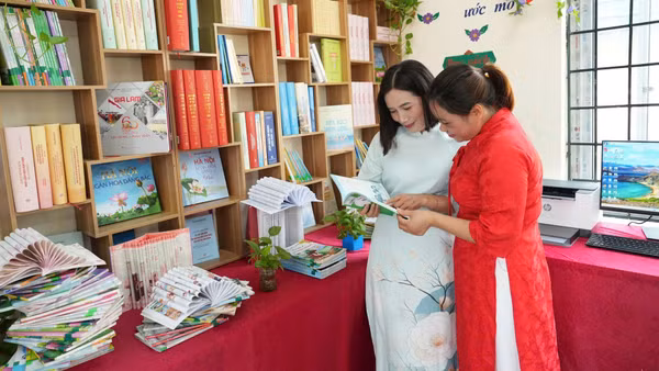 Không gian Tủ sách cộng đồng tại Nhà văn hóa thôn Yên Mỹ, xã Thuận An