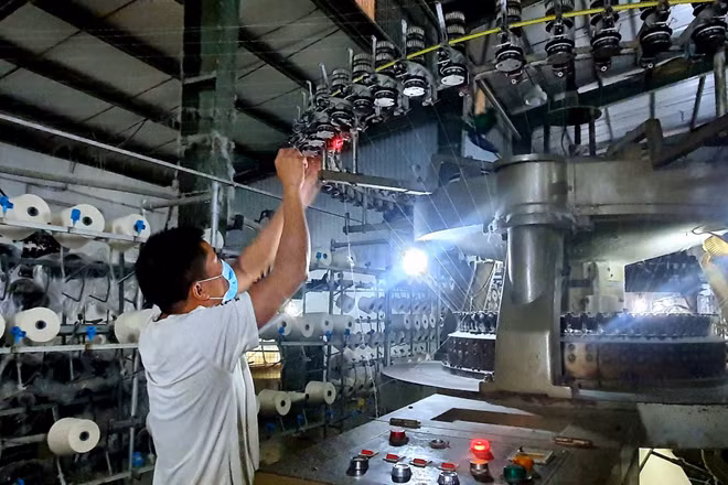 Từ ngày 24/8/2026, các doanh nghiệp nhỏ và vừa có thu nhập từ kinh doanh không quá 10 tỷ đồng sẽ được giảm 30% số thuế thu nhập cá nhân phải nộp của kỳ tính thuế năm 2026 - 2027.