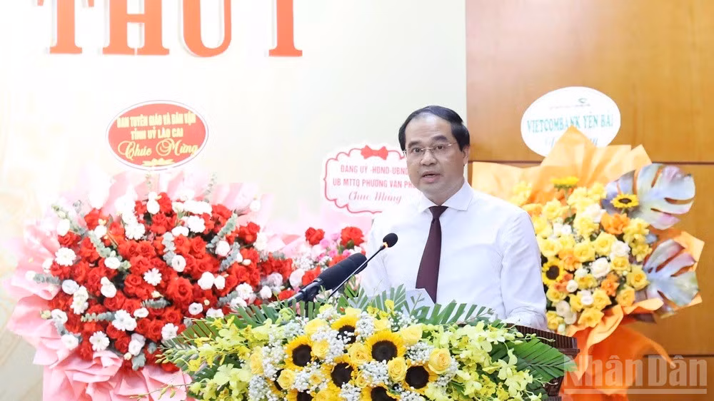 Bí thư Tỉnh ủy Trịnh Xuân Trường phát biểu chỉ đạo đại hội. (Ảnh: THANH SƠN)