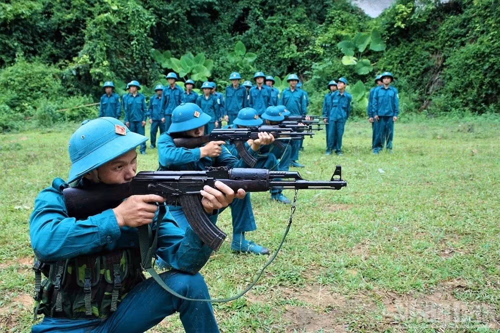 ndo_br_huan-luyen-ban-sung-tieu-lien-ak-bai-1-cho-luc-luong-dan-quan-xa-bao-dap-huyen-tran-yen-nam-2024.jpg