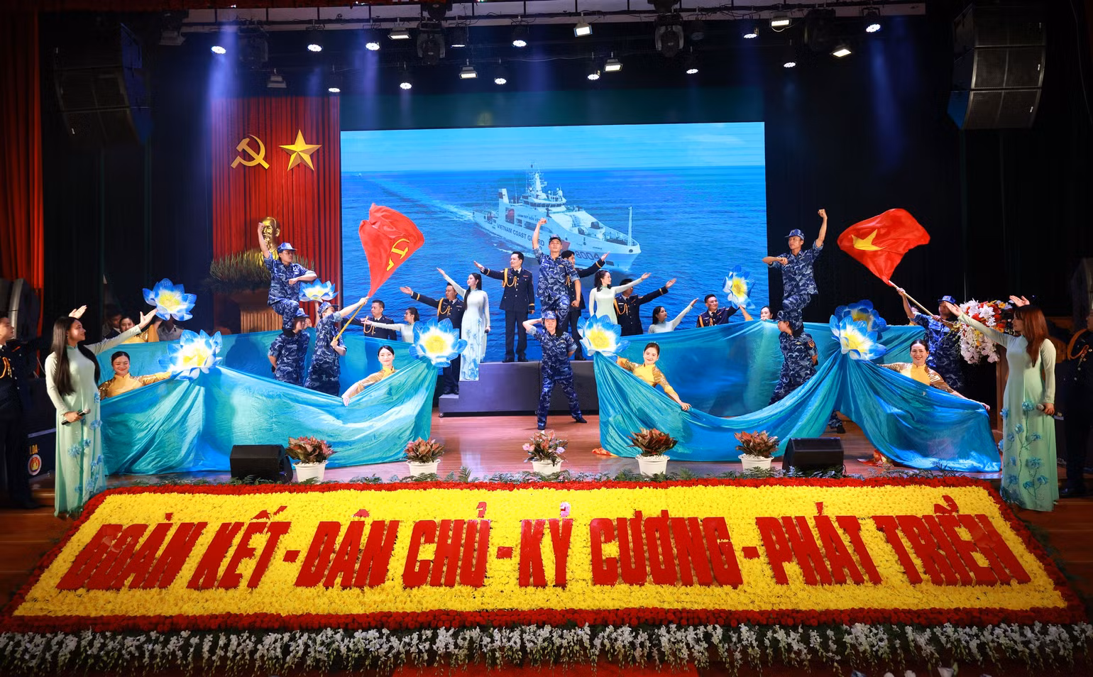 van-nghe-chao-mung.jpg