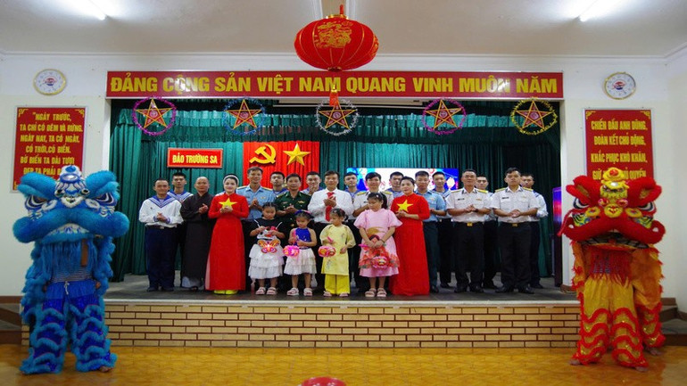 Không khí Trung thu ấm áp ở Trường Sa. (Ảnh: CTV HQ) trung-thu-2.jpg