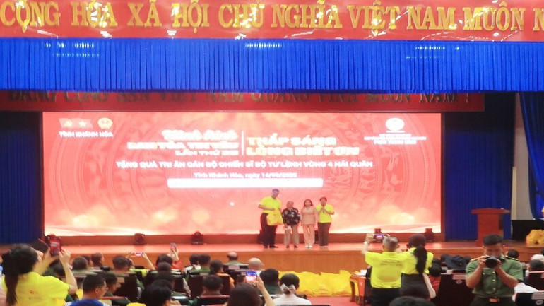 Hành trình lan tỏa tin yêu lần thứ 36 tặng quà Mẹ Việt Nam anh hùng. (Ảnh: PHONG NGUYÊN) phan-trong-binh-2.jpg