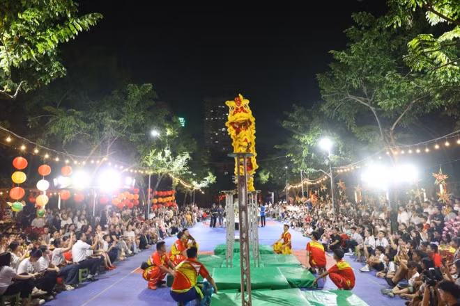 Không khí Trung thu ấm áp tại Trường THCS và THPT Lương Thế Vinh.