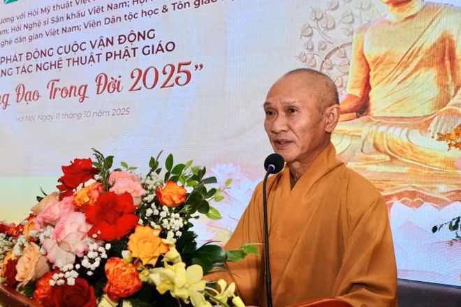 Hòa thượng Thích Thanh Điện thay mặt Hội đồng trị sự Trung ương Giáo hội Phật giáo Việt Nam phát biểu tại buổi lễ.