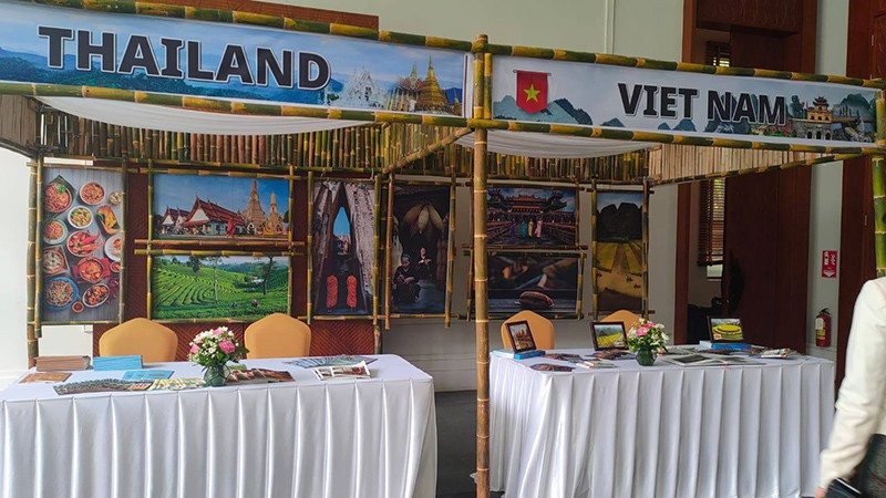 Gian trưng bày của Việt Nam và Thái Lan tại sự kiện. (Ảnh: HẢI TIẾN) 3.jpg