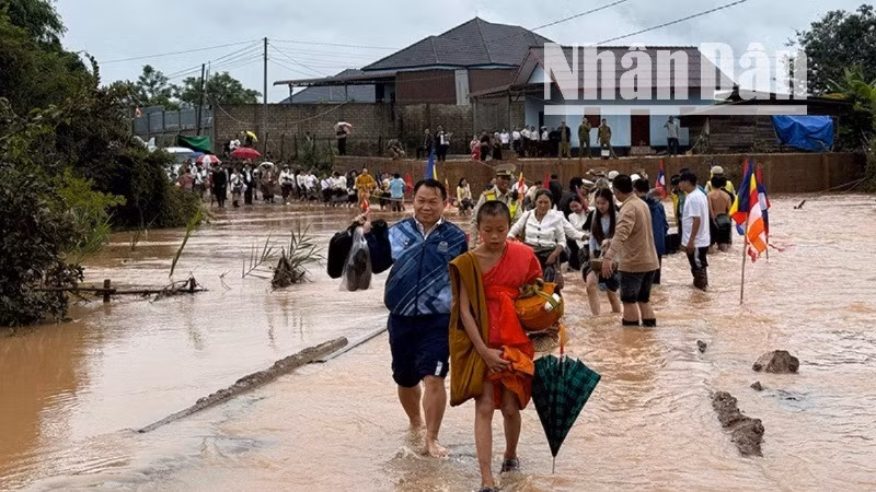 Mưa lớn kéo dài gây lũ lụt tại tỉnh Xiengkhouang, khu vực bắc Lào. (Ảnh: TRỊNH DŨNG)