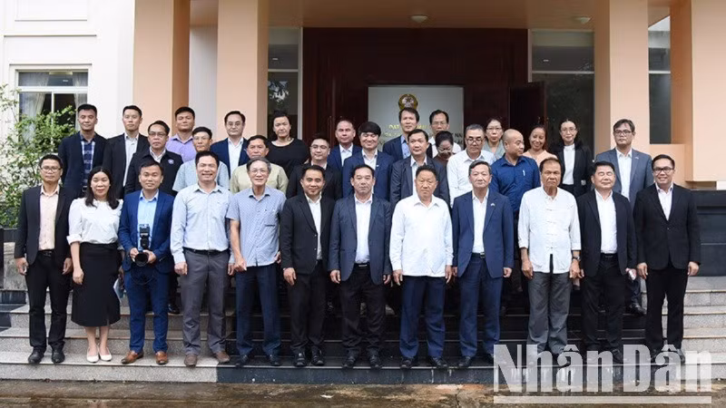 Các đại biểu tham dự cuộc gặp mặt. (Ảnh: HẢI TIẾN)