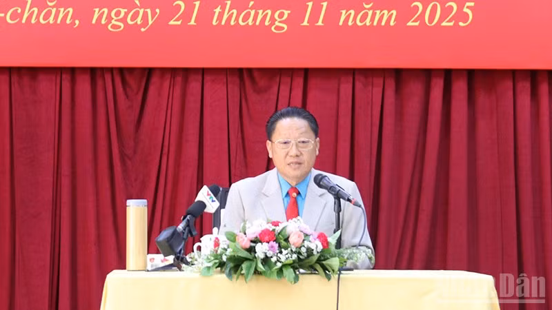 Đồng chí Laopaoxong Navongxay, Ủy viên Trung ương Đảng, Phó Trưởng ban Thường trực Ban Tuyên huấn Trung ương Đảng Nhân dân cách mạng Lào. (Ảnh: DUY TOÀN)