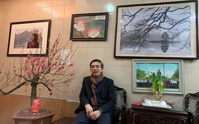 Tiến sĩ, Bác sĩ Võ Toàn Trung, Trưởng khoa Phục hồi chức năng vận động thần kinh của Bệnh viện Bullion (Pháp).