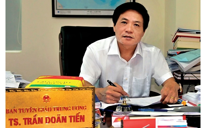 Tiến sĩ Trần Doãn Tiến, Phó Trưởng Ban chỉ đạo mạng xã hội VCNet.
