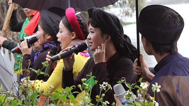 Hát quan họ hội làng Ngang Nội. Ảnh: THANH BÌNH