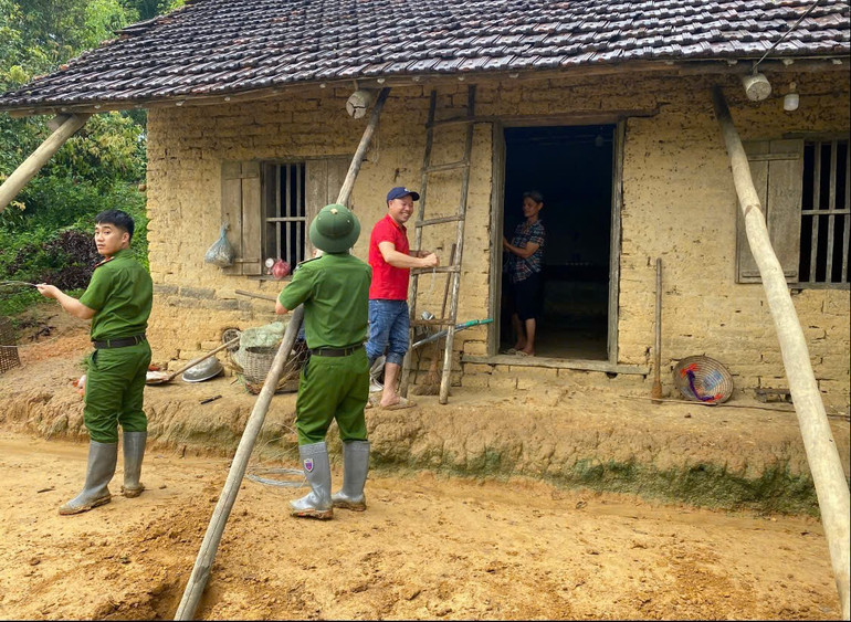 Support to reinforce houses for people before storms huu-lung-7.jpg