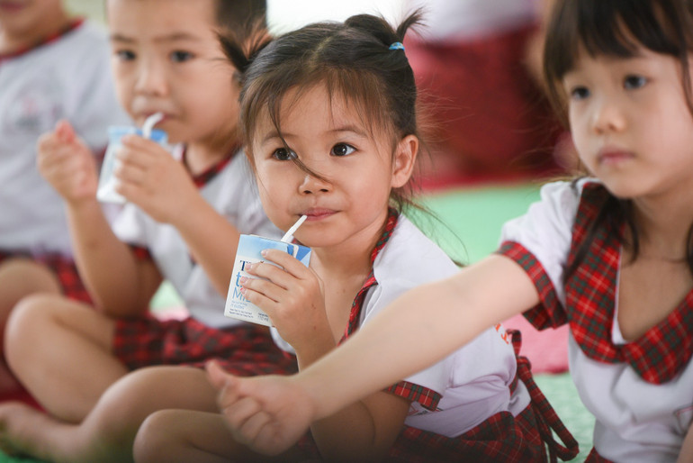 Bà Thái Hương có đóng góp quan trọng cho các hoạt động vì tầm vóc Việt, trong đó bao gồm chương trình Sữa học đường và Dinh dưỡng học đường quốc gia. th-2.jpg