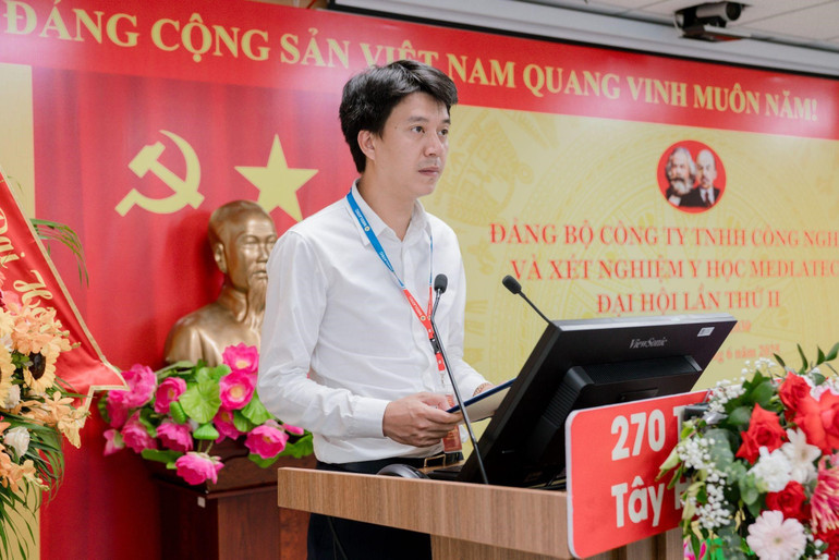 Đồng chí Nguyễn Trí Anh – Bí thư Đảng ủy, Tổng Giám đốc Tập đoàn MEDLATEC trình bày báo cáo chính trị tại Đại hội 2.jpg