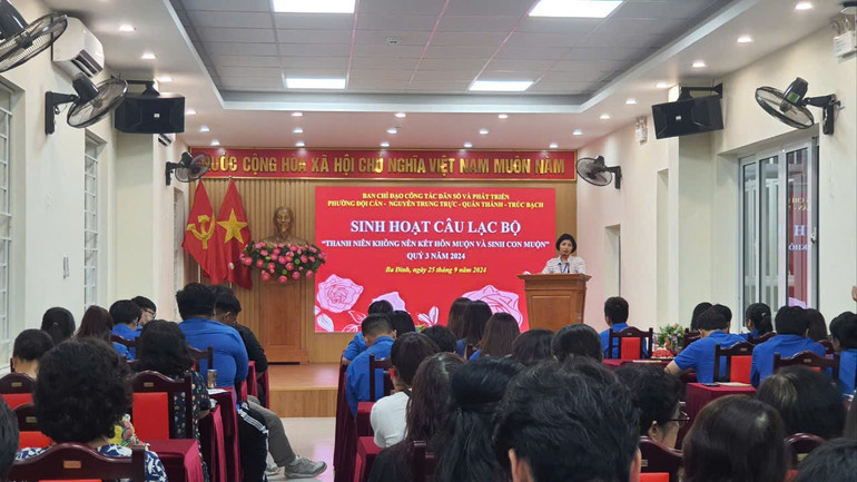 Sinh hoạt câu lạc bộ "Thanh niên không nên kết hôn muộn và sinh con muộn". d98821eb7994ceca9785.jpg