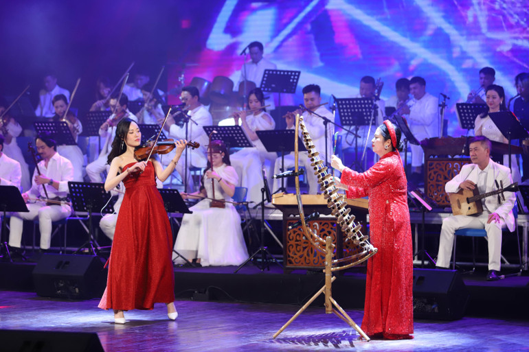 tiet-muc-song-tau-trung-violin-do-nsut-cao-huong-giang-va-nghe-si-thu-huyen-trinh-dien.jpg