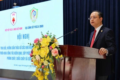 Ông Nguyễn Đỗ Tùng Cương, Chủ tịch Hiệp hội Phòng cháy, chữa cháy và Cứu nạn, cứu hộ Việt Nam phát biểu khai mạc hội nghị.