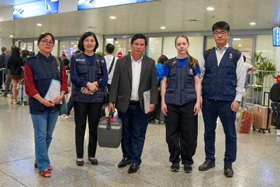 Thuốc giải độc botulinum ngay lập tức được bàn giao cho đại diện của Sở Y tế Đà Nẵng. Bác sĩ Phạm Hồng Hà, Phó Trưởng phòng Quản lý Dược, người đã chờ sẵn tại sân bay Nội Bài cùng nhóm WHO Việt Nam. Sau đó, thuốc giải độc được vận chuyển nhanh nhất đến bệnh viện ở Đà Nẵng.