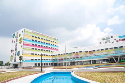 Bệnh viện Nhi Trung ương cơ sở 2 đã hoàn thiện 1 khối nhà hành chính, 1 khối nhà cận lâm sàng, 2 khối nhà điều trị nội trú cao 5 tầng, 1 tầng hầm, cùng các hạng mục hạ tầng kỹ thuật đồng bộ kèm theo. 