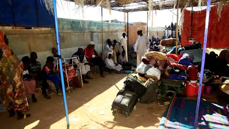 Xung đột khiến người dân Sudan phải tạm trú trong một ngôi trường tại khu phố Al-Ahamda thuộc thành phố Bahri, phía bắc thủ đô Khartoum. (Ảnh: TÂN HOA XÃ)