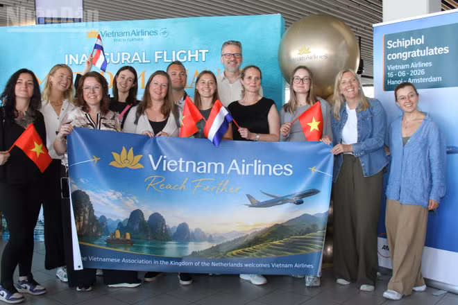 Vietnam Airlines khai trương đường bay thẳng Amsterdam-Hà Nội.