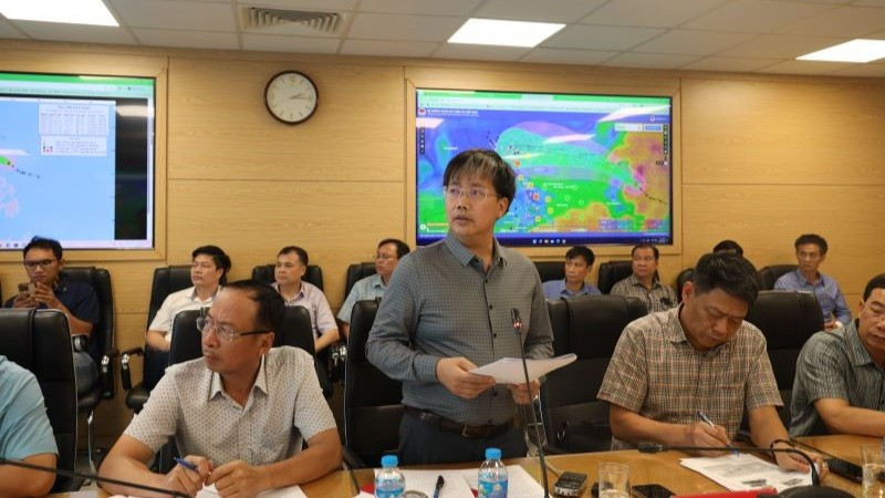 Ông Mai Văn Khiêm, Giám đốc Trung tâm Dự báo khí tượng thủy văn quốc gia thông tin về bão Wipha. ong-khiem-967.jpg