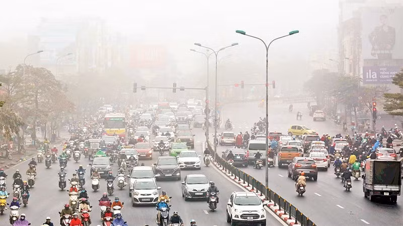Ở các đô thị lớn việc kiểm soát khí thải giao thông, phát triển hạ tầng năng lượng sạch và nâng cao tiêu chuẩn môi trường đô thị là trụ cột quan trọng để hiện thực hóa mục tiêu “thành phố sạch”. (Ảnh: minh họa; nhandan.vn)