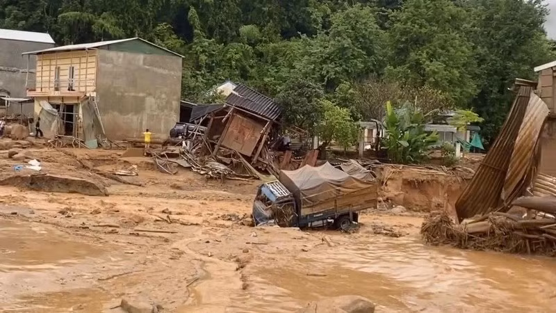 Lũ đổ về xã Chiềng Sơ trong đêm (Ảnh: Tin tức Sơn La).