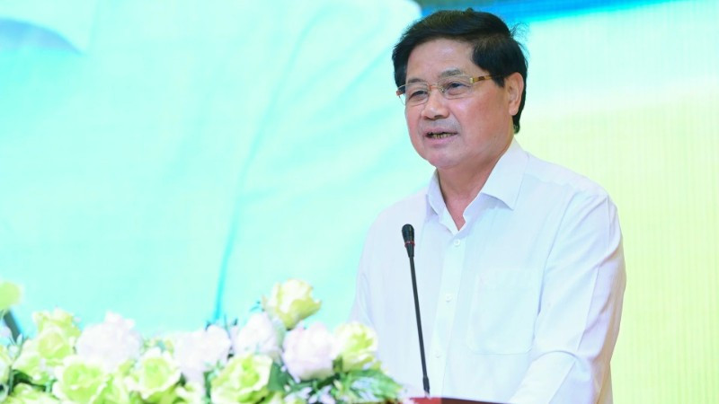 Ông Lê Quốc Doanh, nguyên Thứ trưởng Bộ Nông nghiệp và Phát triển nông thôn cũ (nay là Bộ Nông nghiệp và Môi trường), Chủ tịch Hội Làm vườn Việt Nam phát biểu khai mạc diễn đàn. ong-doanh-9086.jpg