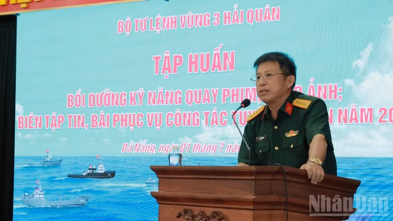 ndo_br_2-dai-ta-phan-tien-dung-truong-ban-dai-dien-bao-quan-doi-nhan-dan-khu-vuc-mien-trung-tay-nguyen-trao-doi-truyen-thu-kinh-nghiem-viet-tin-bai-cho-cac-hoc-vien-1280.jpg