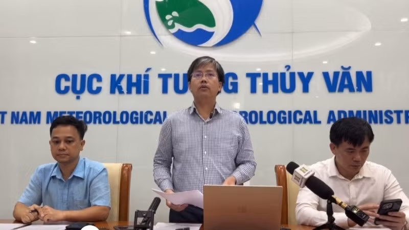 Chia sẻ thông tin báo chí về cơn bão số 3 chiều muộn ngày 21/7.