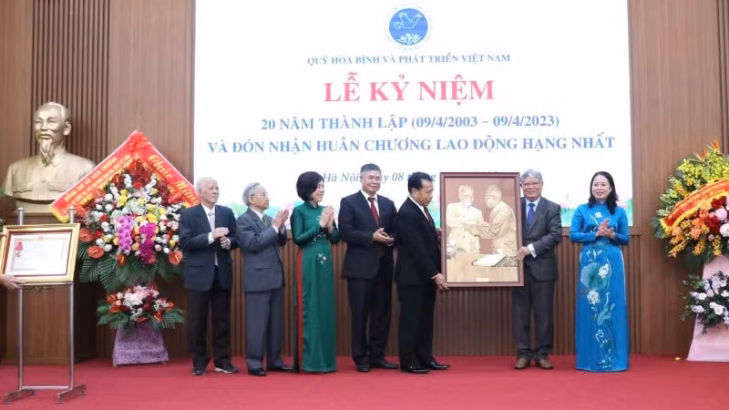 Quỹ Hòa bình và Phát triển Việt Nam vinh dự đón nhận phần thưởng cao quý của Đảng, Nhà nước.