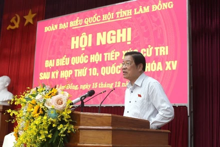 Đồng chí Phan Đình Trạc phát biểu.