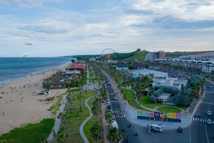 Du lịch tại khu vực ven biển tỉnh Lâm Đồng.