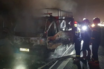 Chiếc xe tải bị cháy.