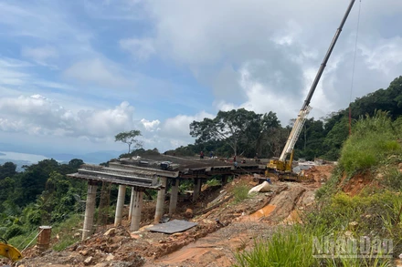 Công trình thi công Quốc lộ 28B.