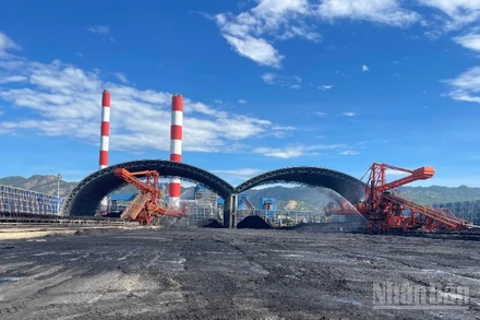 Bãi kho than của Trung tâm điện lực Vĩnh Tân