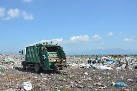 Bãi rác Bình Tú.