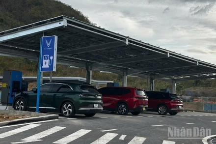 Trạm sạc điện trên cao tốc Vĩnh Hảo-Phan Thiết.