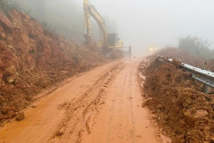 Đèo Đại Ninh tiếp tục sạt lở.