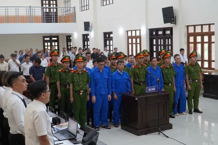 Các bị cáo tại tòa.