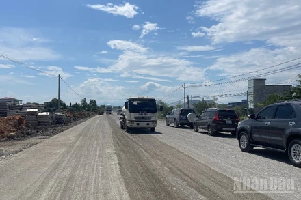 Chủ đầu tư còn thi công chậm tiến độ.