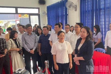 Đoàn giám sát kiểm tra tại Tổ 16.